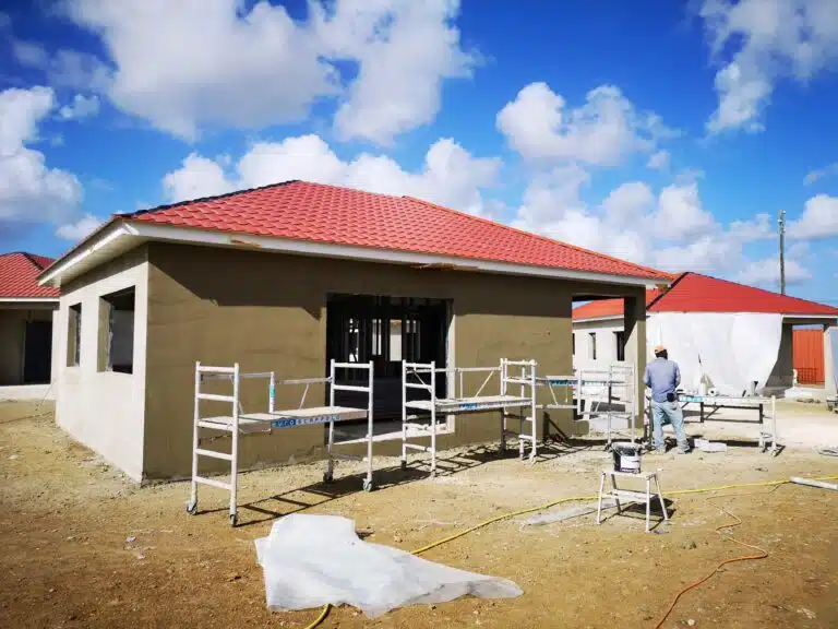 Hoe lang moet stucwerk drogen? Complete gids met droogtijden