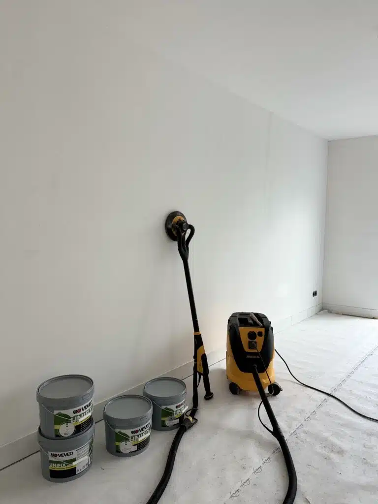 Muren stucen: compleet overzicht van technieken, kosten en tips